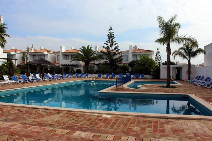 Ferienhaus für 6 Personen, mit Pool und Balkon - 1