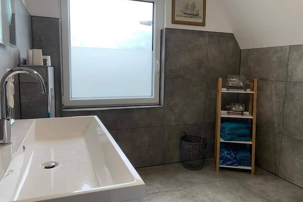 Ganze Wohnung, Familien-Apartment direkt am Wasser in Unterweser, Brake