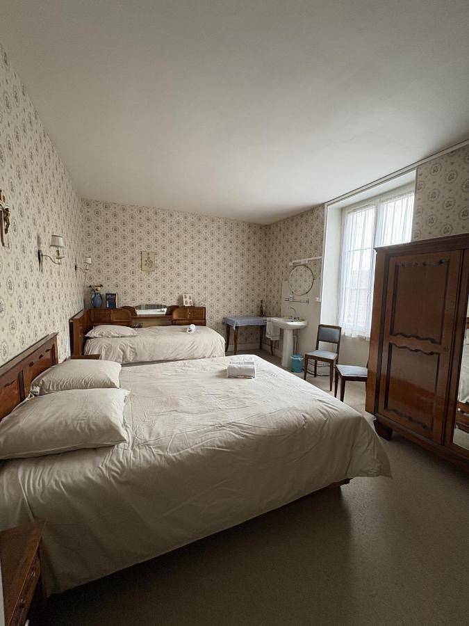Location de vacances pour 15 personnes, avec jardin à Ainay-le-Château - 3