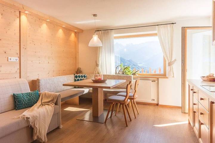 Ferienwohnung für 7 Personen, mit Garten und Sauna sowie Balkon