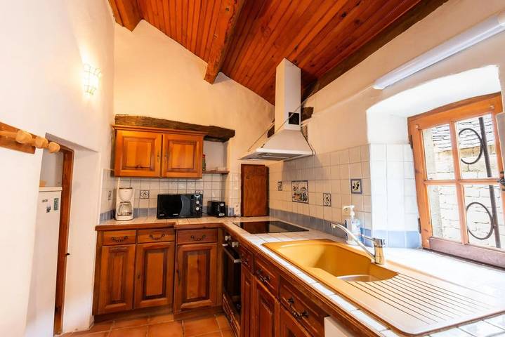 Gîte pour 3 personnes, avec Terrasse et Piscine à Saint-Pierre-des-Tripiers - 4