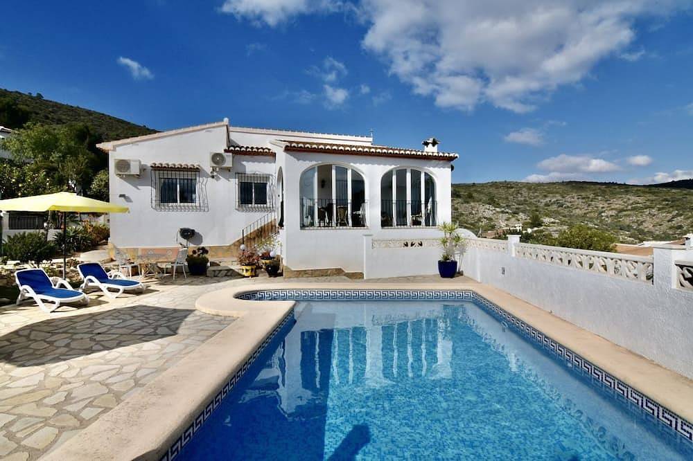 Superb 3 bed villa, private pool, stunning mountain views. Alcalalí Jalon Valley in Alcalalí, Costa Blanca