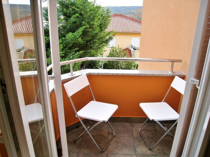 Ganze Wohnung, Apartment Nidisa - 90 m vom Meer, Stadtzentrum, privater Parkplatz, Terrasse, Balkon in Čižići, Krk
