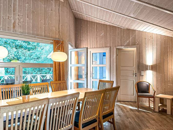 Ferienhaus für 12 Personen, mit Whirlpool und Terrasse sowie Garten und Pool in der Lübeck