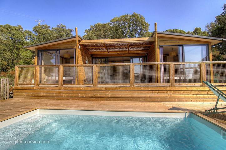 Casa vacanza per 4 persone, con Terrazza e Giardino nonché Piscina e Panorama in Corsica del Sud