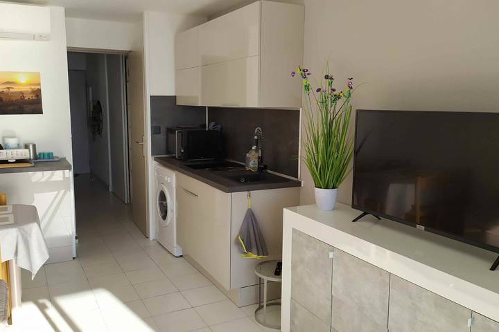 Gîte pour 4 personnes, avec piscine et balcon dans Theatre De La Licorne - 4