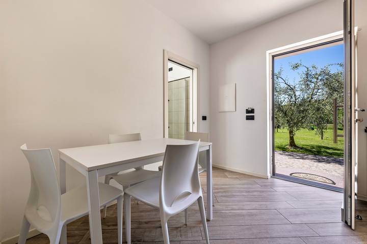 Entire apartment, Studio 'Monte Brento Gaggiolo 2' with Mountain View and Private Garden in Dro, Garda Mountains