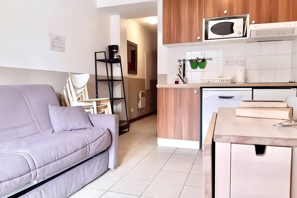 Central Village 2Br Layout | 0.3 Miles to Covered Pool | Ski Closets On-Site in Guillaumes, Région de Nice