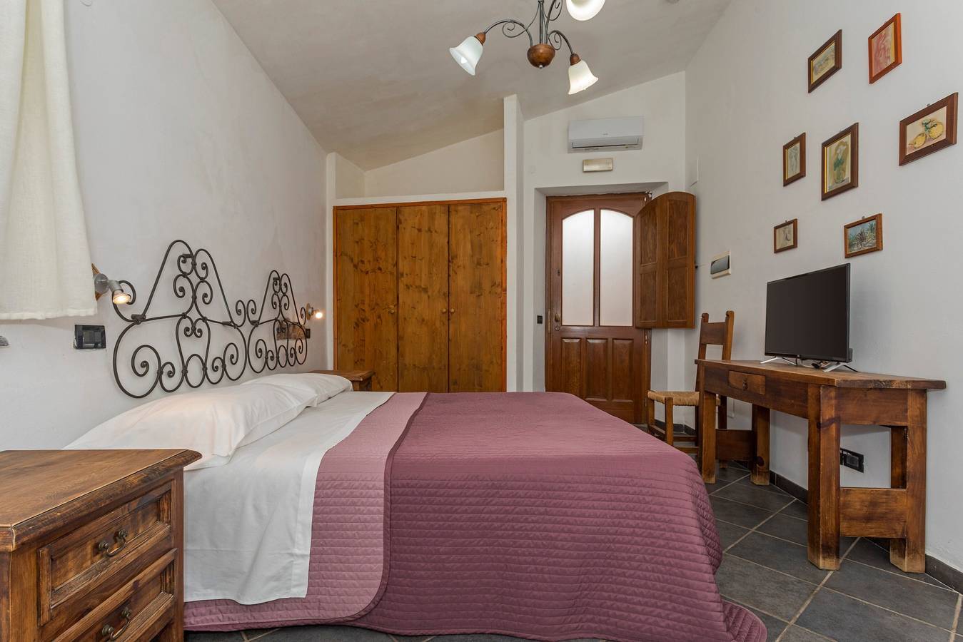 Camera 'Ninetta' con vista sulle montagne, Wi-Fi e aria condizionata in Trappitello-Chianchitta, Taormina