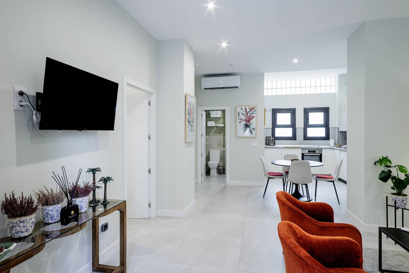 Casa Almoguera. Modern apartment in a prime location near Seville city center in Los Remedios, Sevilla