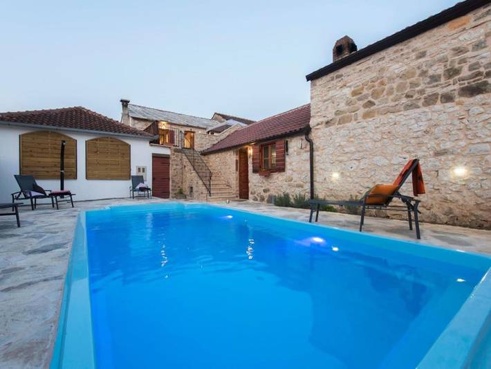 Ferienhaus für 5 Personen, mit Terrasse und Garten sowie Pool in Šopot