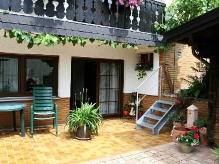 Ferienwohnung für 3 Personen, mit Terrasse und Garten in Schotten