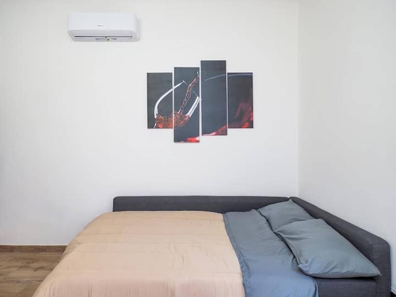 Entire apartment, [20 Min from Duomo] exclusive house - city center in Sesto San Giovanni, Milan Province