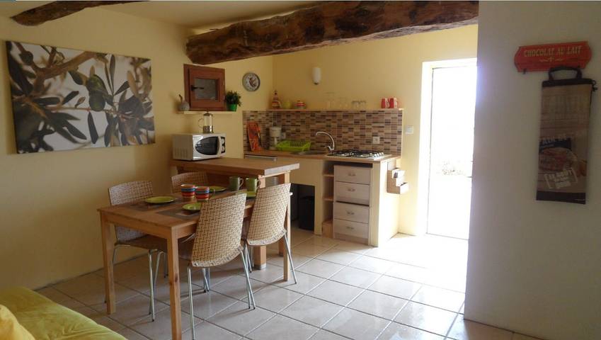 Gîte pour 3 personnes, avec piscine et jardin dans Cazac