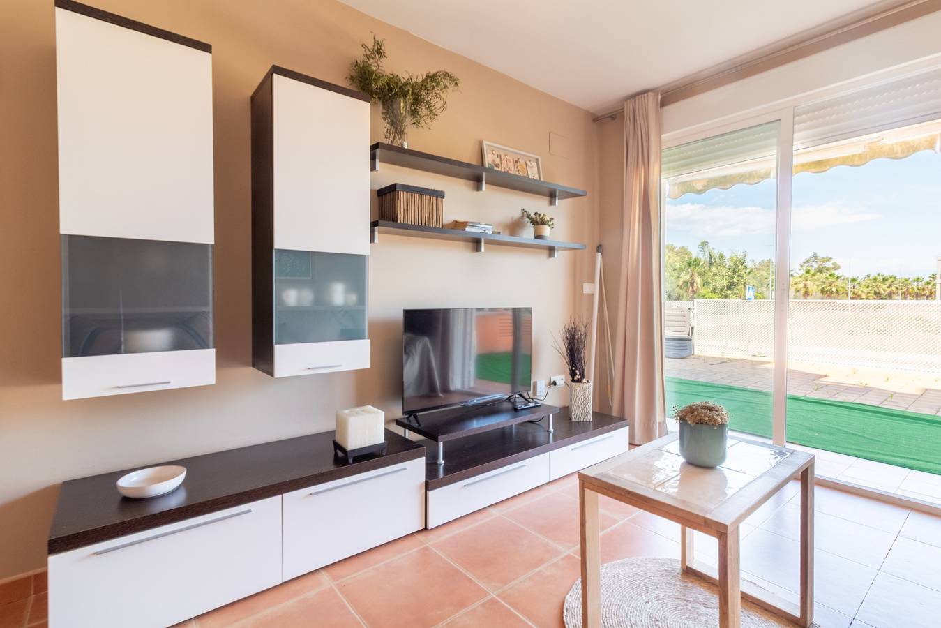 Apartamento entero, Global Properties: Planta baja con piscina en Almenara in Playa de Almenara, Almenara