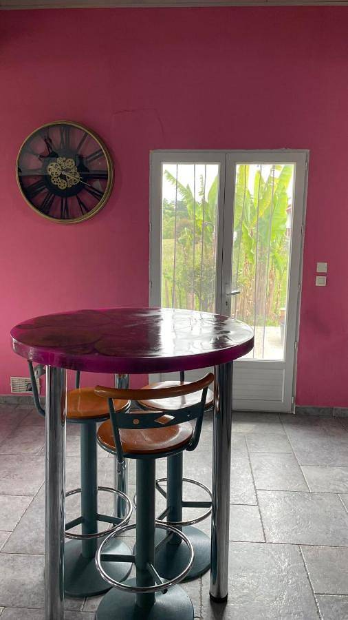 Location de vacances pour 2 personnes, avec vue ainsi que piscine et terrasse à Hasparren - 4