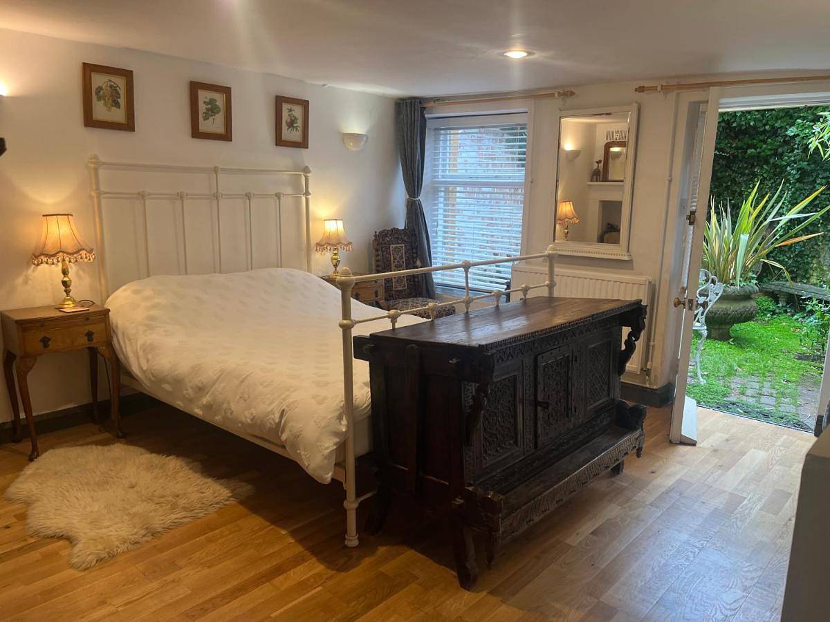 Appartement entier, Quirky Hidden Gem, Garden Flat by Town Centre Park in Taunton, Somerset