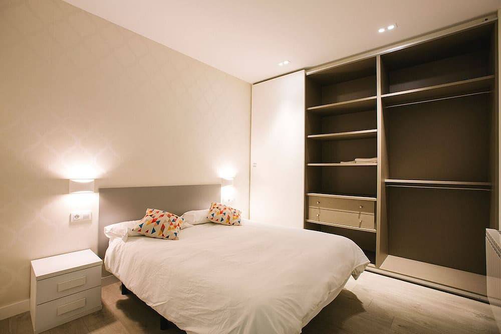 Ganze Wohnung, 5 Getaria A , super central spacious apartment in Playa de la Concha, San Sebastian