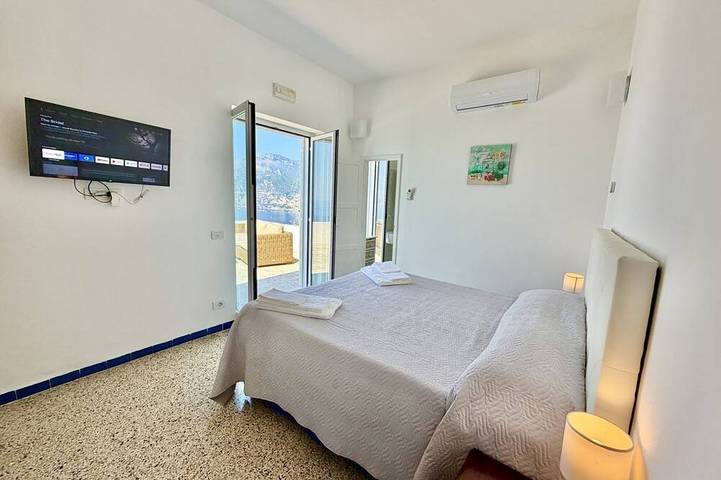 Ganze Wohnung, Schüchterner Praiano mit Blick auf Capri und Positano in Gavitella beach, Praiano