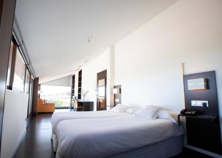 Hotel para 3 personas, con Balcón y Terraza además de Jacuzzi y Jardín en Valle del Guadiato - 2