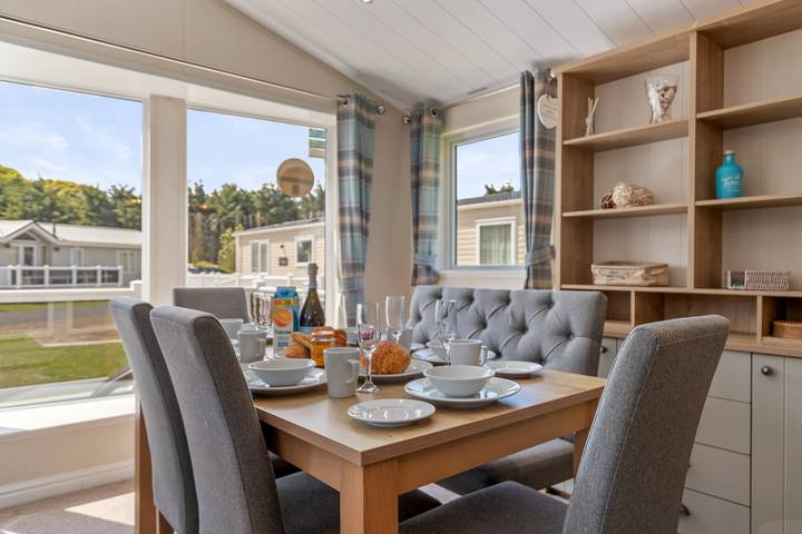 St Mary's View - Luxury Lodge, Close to Beach in Penally, Pembrokeshire