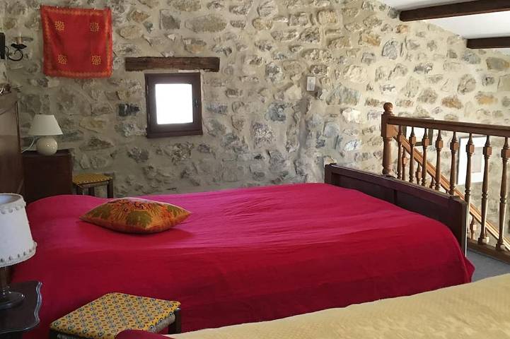 Location de vacances pour 5 personnes, avec jardin et terrasse à Sainte-Jalle - 4