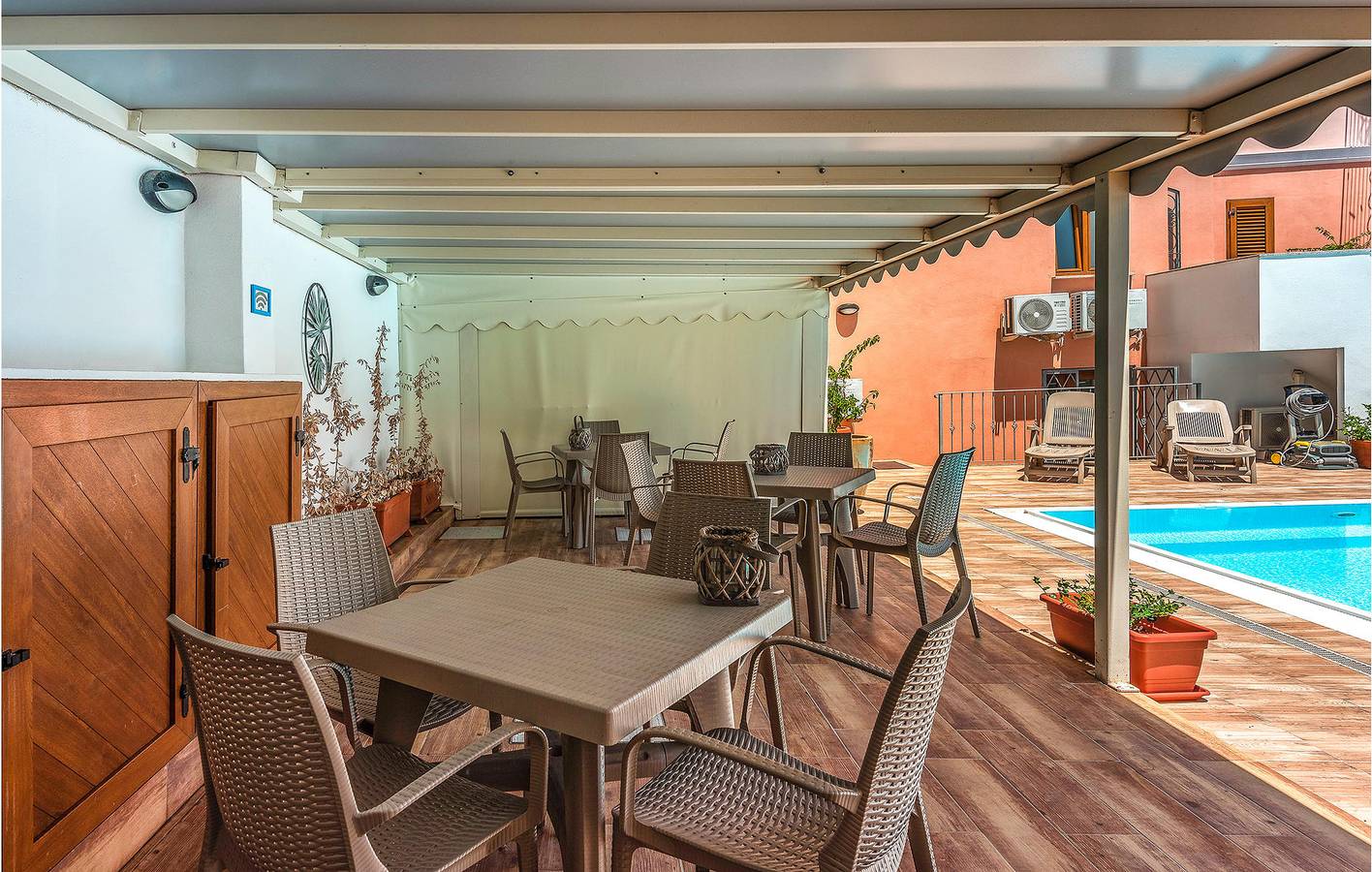 Appartement de vacances entier, Oasis au bord de la piscine avec climatisation et Internet - 2,5 km de la plage de Rena di ponente in Santa Teresa di Gallura, Santa Teresa Gallura