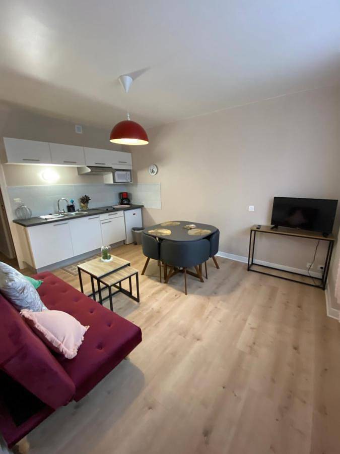 Gîte pour 3 personnes, avec vue et terrasse dans Office De Tourisme Du Carladez