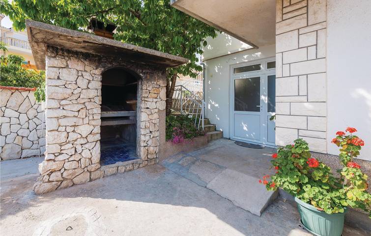 Ganze Ferienwohnung, Modernes Apartment mit 2 Schlafzimmern und Terrasse, 1,5 km vom Strand entfernt in Brodarica, Šibenik-Knin