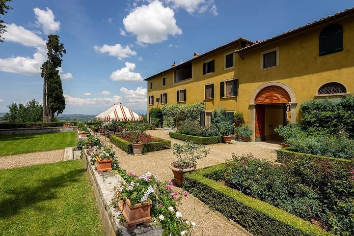 Villa per 16 persone, con balcone e giardino in Bagno a Ripoli