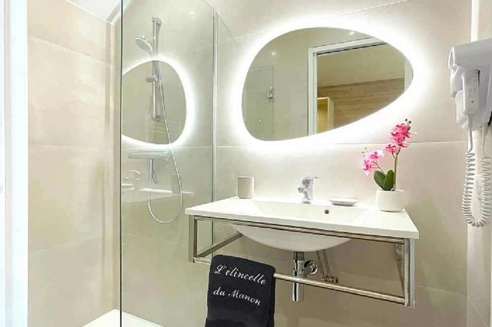 Entire apartment, Gite Spacieux, Cosy, Tout Confort au Pied des Pistes in Septmoncel Les Molunes, Parc naturel régional du Haut-Jura