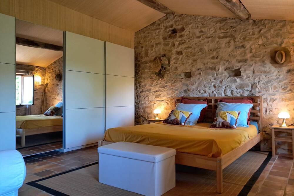 Room in a Provençal bastidon in Salernes, Region de Draguignan