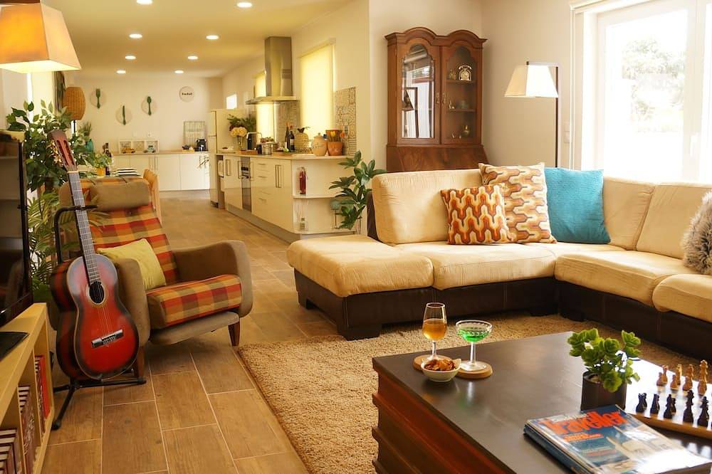 \"Casa do Areal, Retreat close to scenic trails & the most awarded Beach.\" in Mira (Coimbra), Coimbra Distrikt