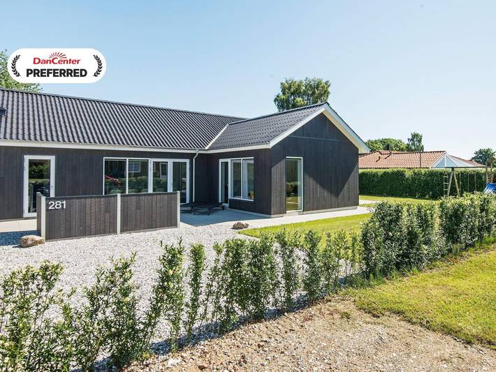 Ferienhaus für 10 Personen, mit Terrasse und Whirlpool sowie Garten und Sauna in Pøt Strandby
