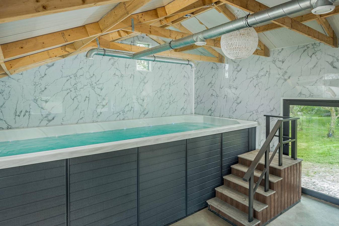17P 7B Large farmhouse with indoor Pool & Sauna in Lemmer, Ijsselmeer