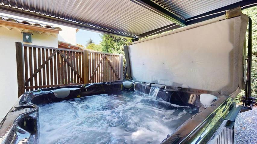 Location de vacances pour 2 personnes, avec piscine ainsi que jacuzzi et jardin à Sommières - 4