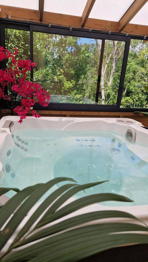 Appartement de vacances pour 8 personnes, avec piscine ainsi que jardin et jacuzzi, adapté aux familles