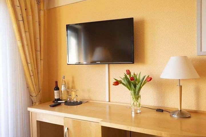 Ferienhaus für 2 Personen, mit Pool und Sauna sowie Balkon und Garten - 1