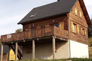 Maison de campagne pour 8 personnes, avec balcon, animaux acceptés à Chastreix