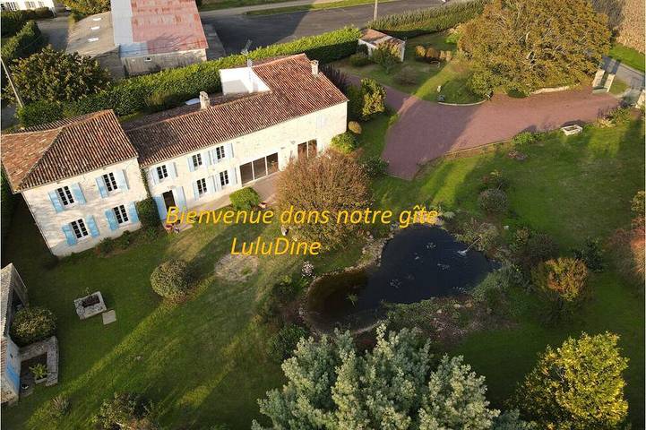 Gîte pour 4 personnes, avec jardin et terrasse à Varzay