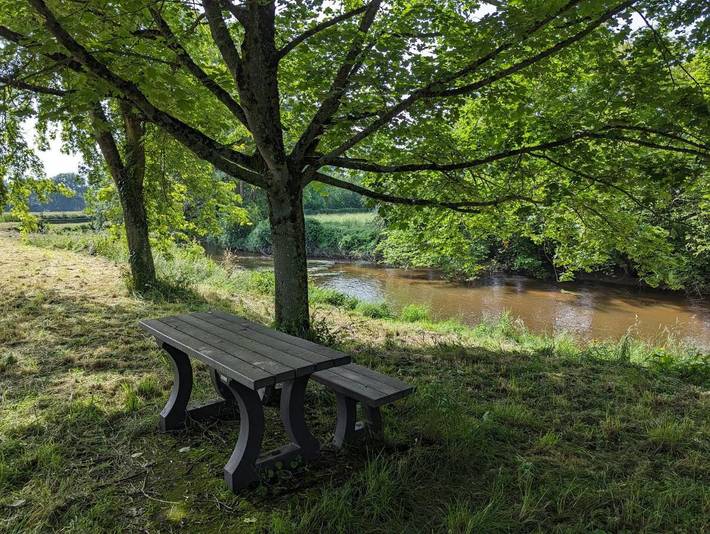 Location de vacances pour 8 personnes, avec Terrasse ainsi que Jardin et Vue dans Morlac