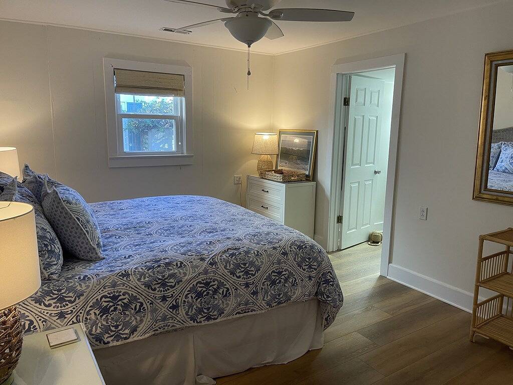 Newly renovated home just steps from the beach! in Cape Charles, Chesapeake Bay