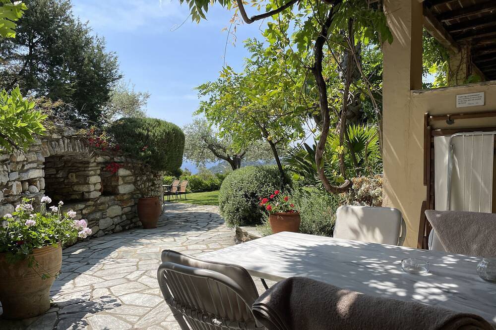 Appartement entier, Karavotsakisma Studio & Villa accommodation with Pool in Sporades
