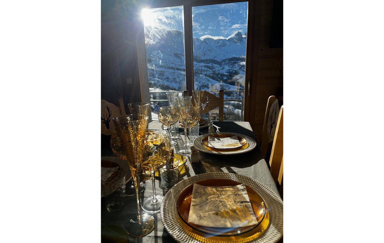 Appartement entier, Appartement 'Grand Cerf - Albiez Montrond' avec vue sur la montagne, terrasse privée et Wi-Fi in Col du Mollard, Albiez-Montrond