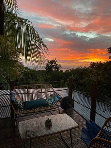 Gîte pour 2 personnes, avec jardin et vue, animaux acceptés à Gourbeyre