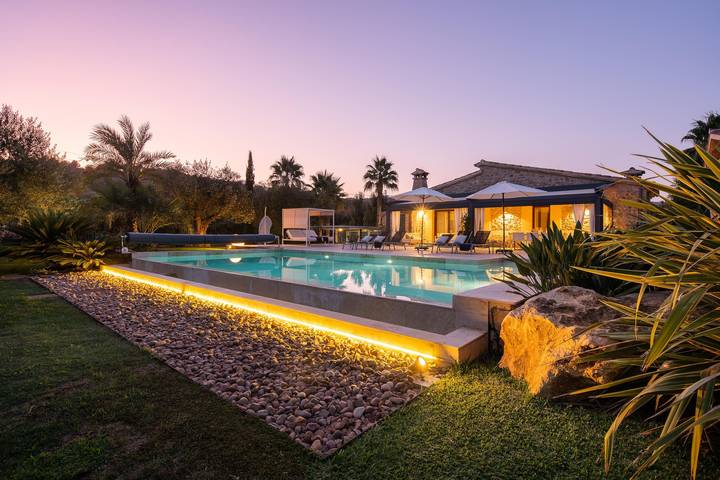 Ruime Villa Canacati met zwembad, Wi-Fi, A/C, terras & tuin in Pollença, Noord-Mallorca