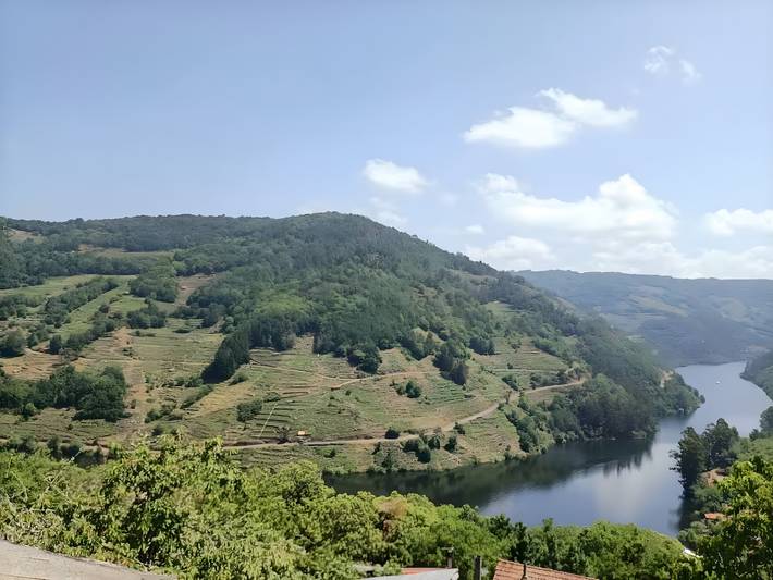 Maison de vacances 'Casa Yañez Duplex' avec vue sur la montagne, jardin commun et Wi-Fi in Chantada, Reserva da Biosfera Ribeira Sacra e Serras do Oribio e Courel