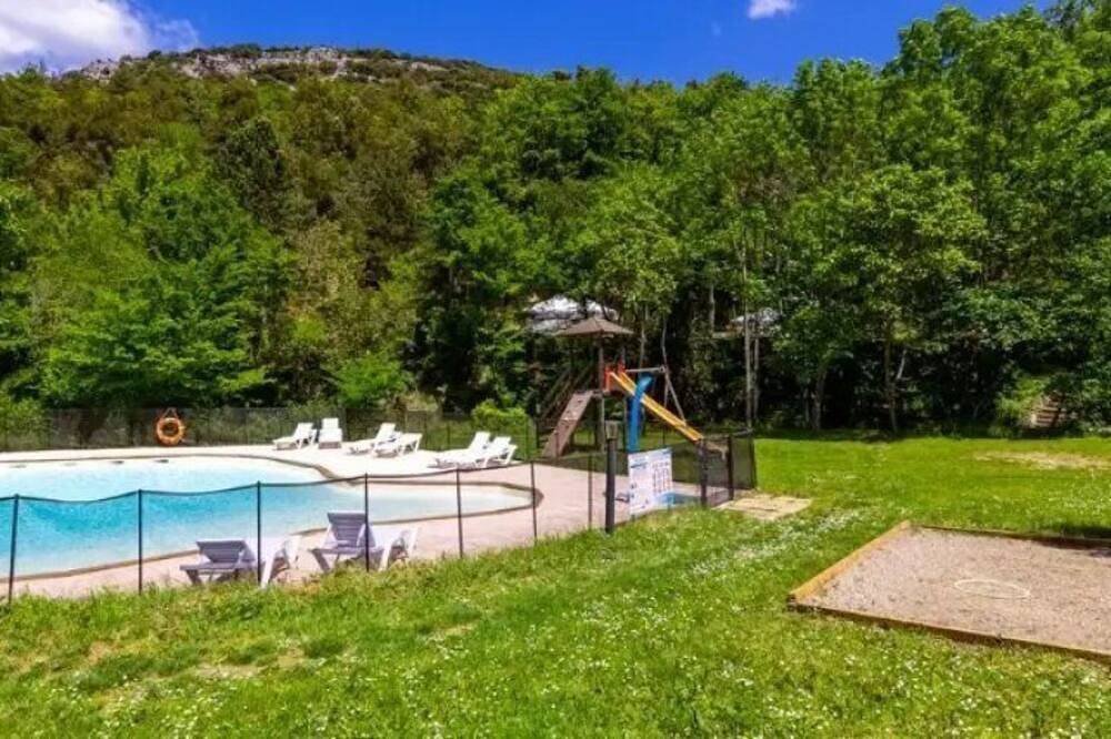 Zecamping 2* pataugeoire piscine pet friendly chalet 35m2 6 pers in Fenouillet, Parc naturel régional Corbières-Fenouillèdes