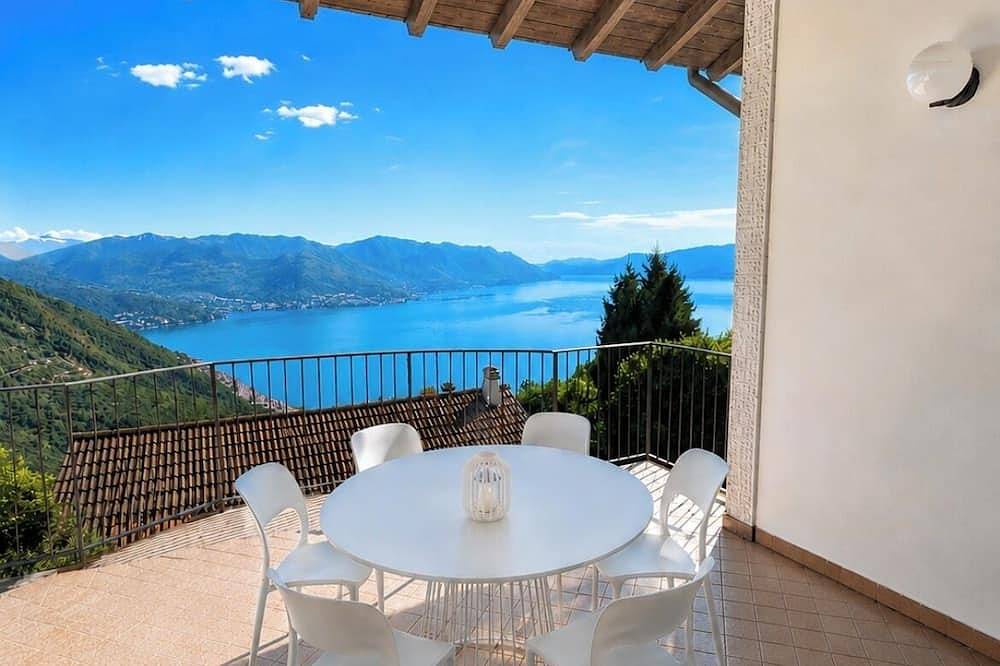 Cà Sulà, large detached house with garden and beautiful lake view in Campagnano (Lago Maggiore), Maccagno con Pino e Veddasca