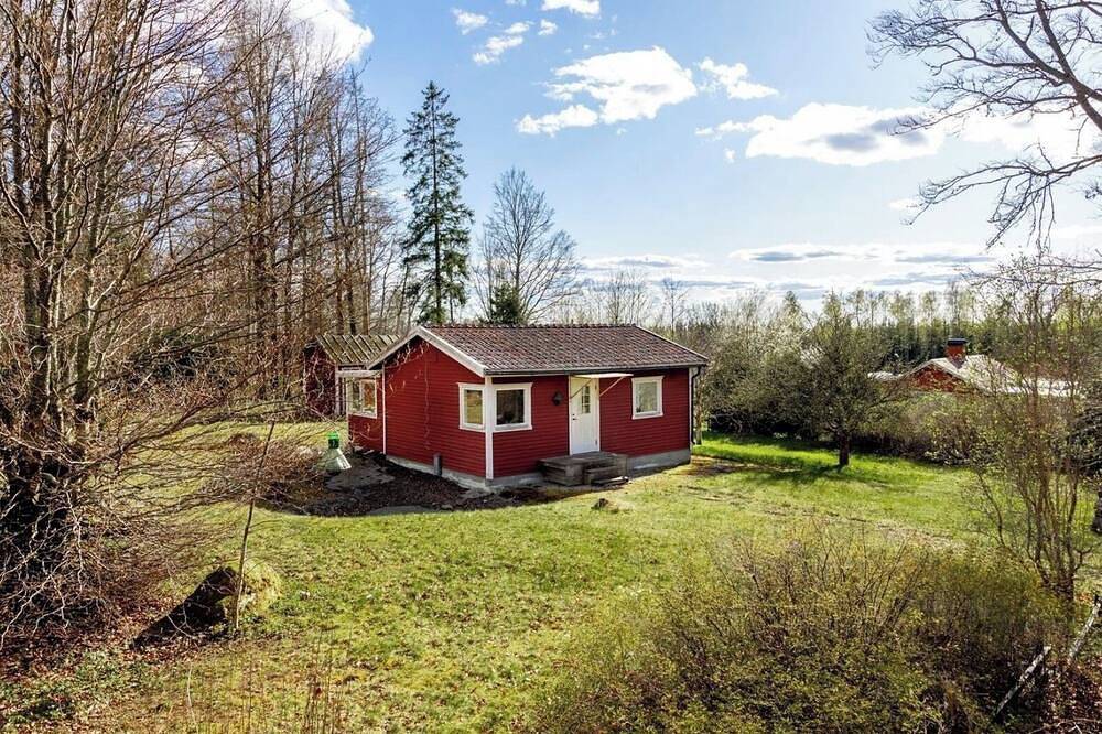 Stunning home near lake Åsnen - includes boat in Asnen